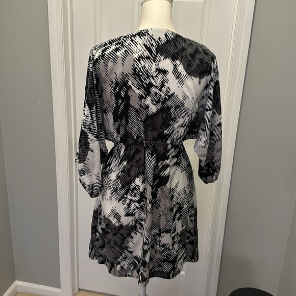 RED TAG Woman Black & White Tunic with beaded trim size 12 in UK or 10 in US - Picture 2 of 7